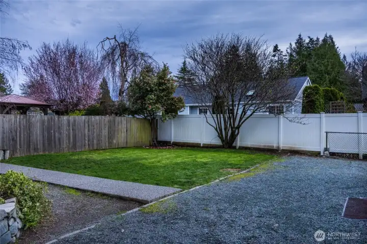 Yard area fully fenced