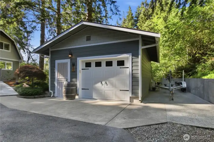 Fantastic detached garage - 1 of 2