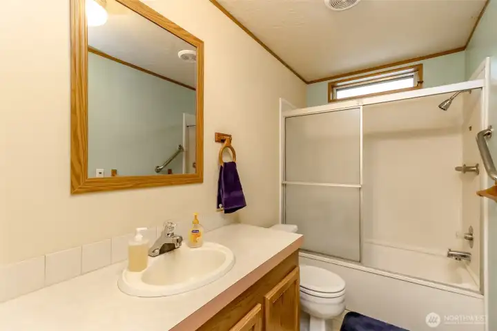 2nd Bathroom