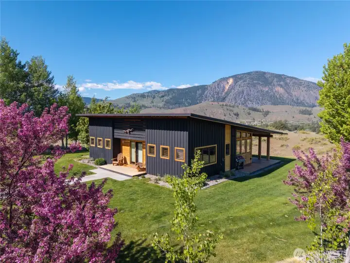 The property is set on 20 awe-inspiring acres.