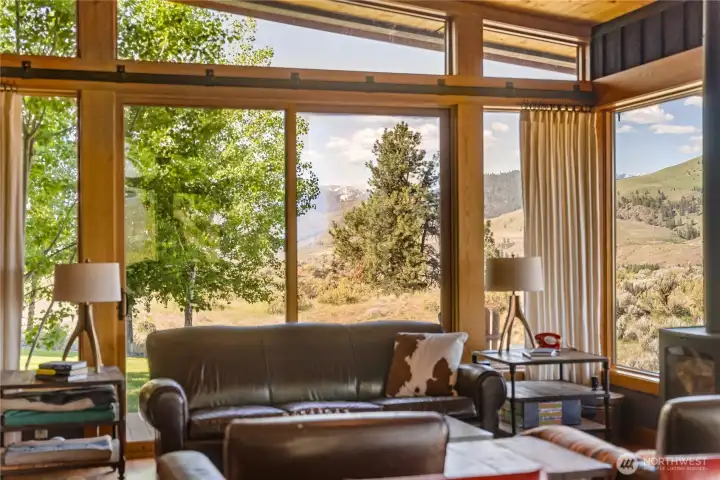 Clerestory windows enhance the seamless separation between inside and outside.