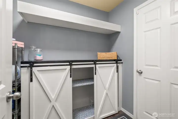 Plenty of storage in the laundry room.