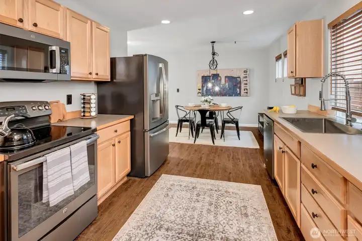 Stainless appliances convey with home. Stainless appliances convey with home.