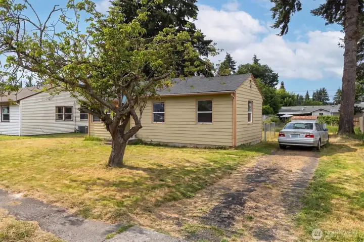 Front from street, view of driveway