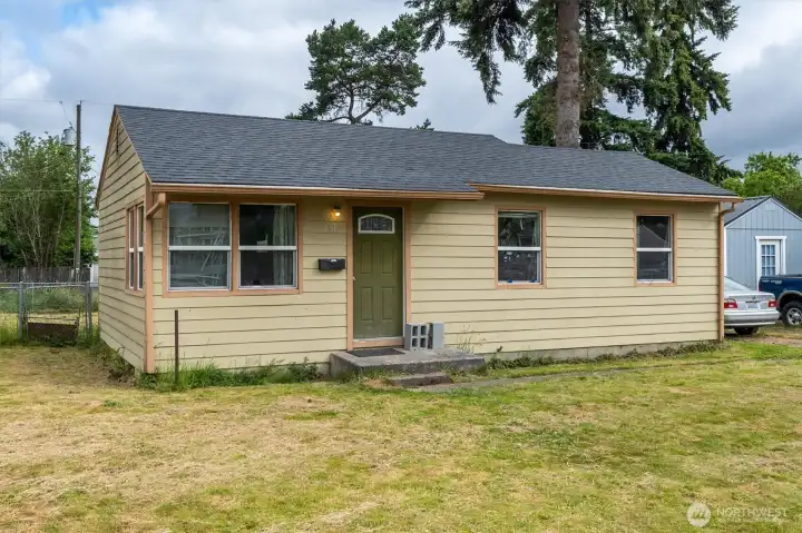 Newer roof, vinyl windows