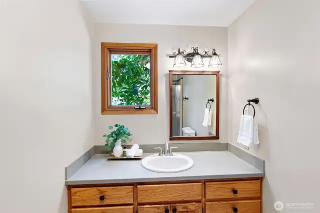 Main level 3/4 bathroom