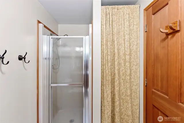 Main level 3/4 bathroom with linen closet