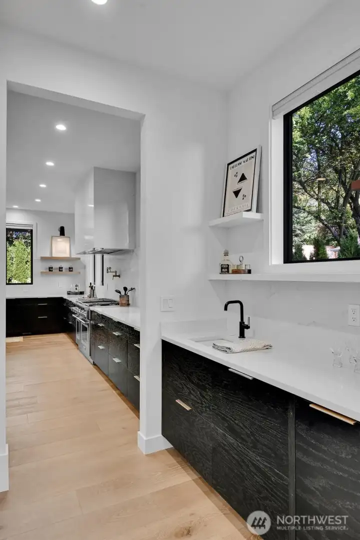 Butler's pantry adjacent to kitchen