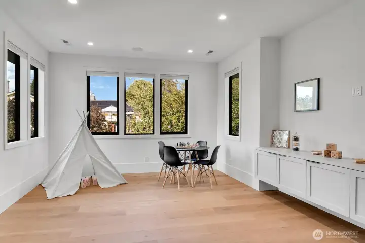 5th bedroom can also be used as a bonus room