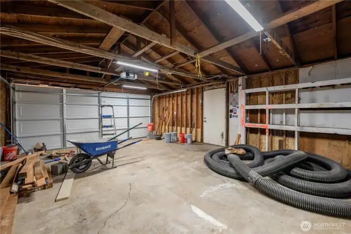 480 sq ft Garage