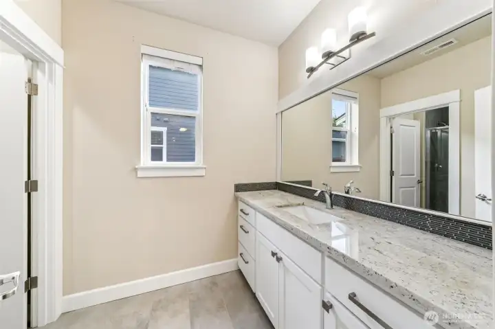Main level 3/4 bath