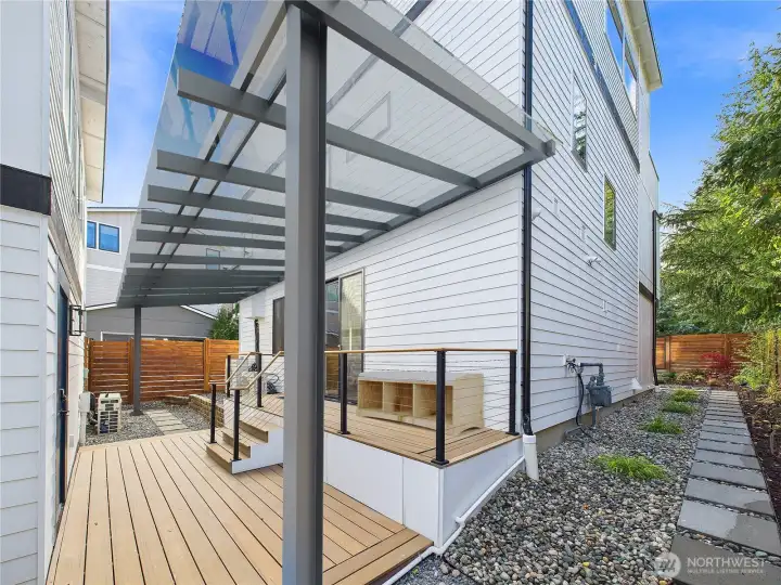 Nice Covered deck for BBQ and gathering