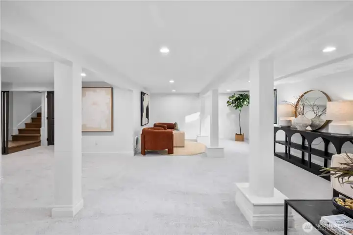 Another view of the bonus room...