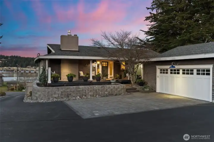 Ample Parking for yuo and your guests. Includes covered RV parking, a 2 car garage and a car port.