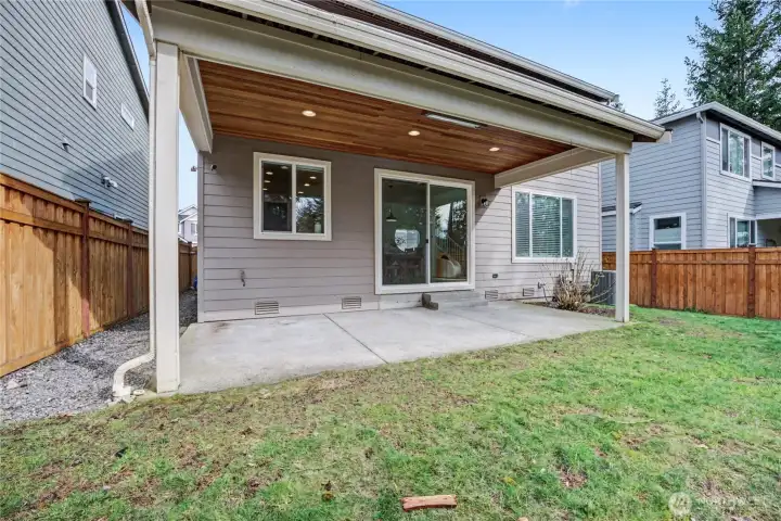 Large Covered Patio w/ Exterior Gas Stub