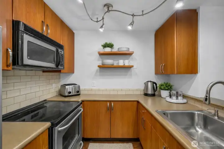 Kitchen photo with virtual staging Kitchen photo with virtual staging