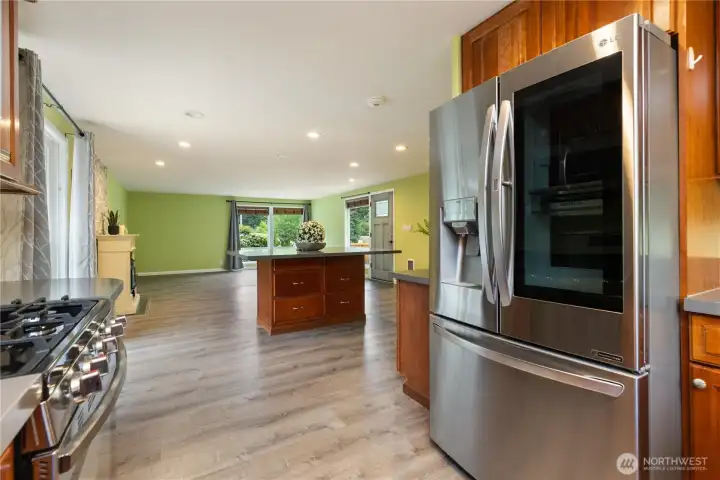 All appliances have been newly updated with high-quality modern models.