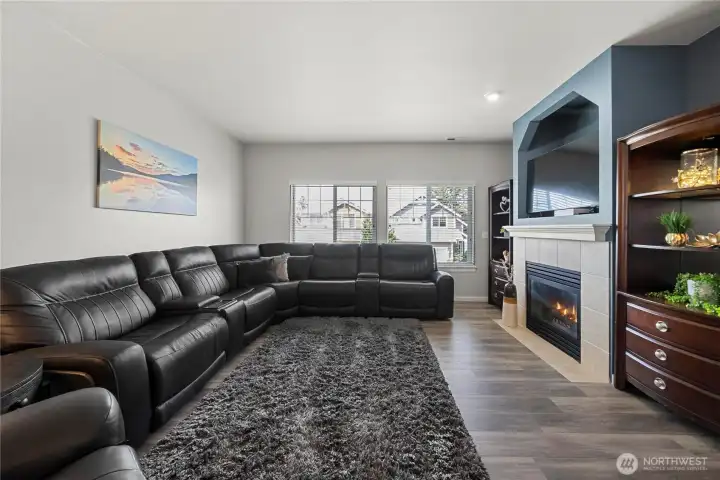 Roomy and Handsome living area