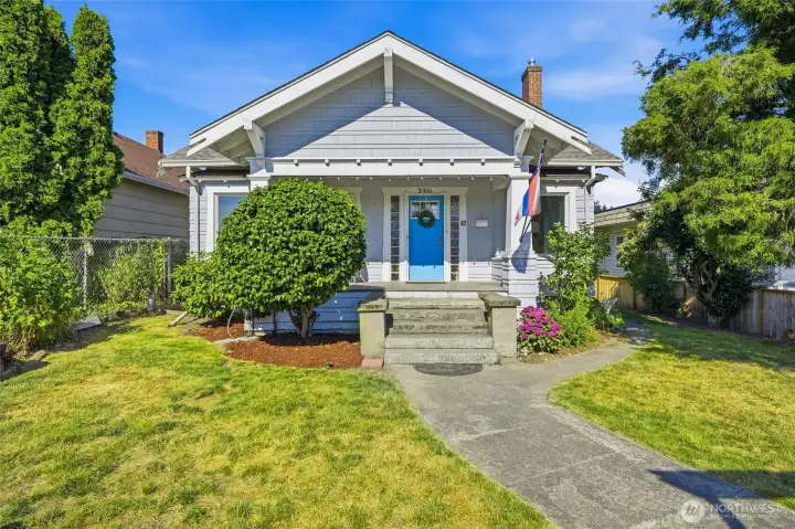 Step into timeless elegance with this beautiful Craftsman in historic Everett! Step into timeless elegance with this beautiful Craftsman in historic Everett!