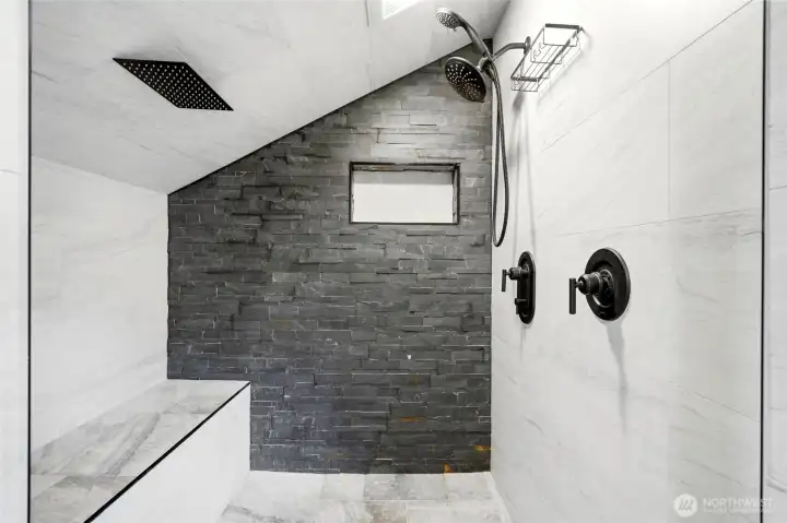 Fully updated Primary Ensuite with ceramic tile shower. Fully updated Primary Ensuite with ceramic tile shower.