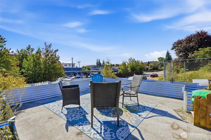 Gather around the firepit in the manicured front yard on those warm PNW summer evenings! Gather around the firepit in the manicured front yard on those warm PNW summer evenings!
