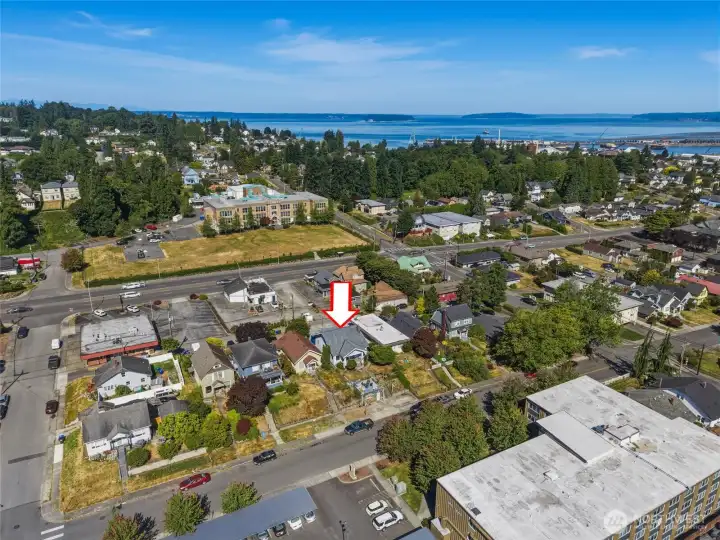 Highly walkable location in the heart of the city with many local amenities at your reach, including parks, schools, shops, restaurants, and Everett's beautifully revitalized Waterfront Place & Marina. Highly walkable location in the heart of the city with many local amenities at your reach, including parks, schools, shops, restaurants, and Everett's beautifully revitalized Waterfront Place & Marina.