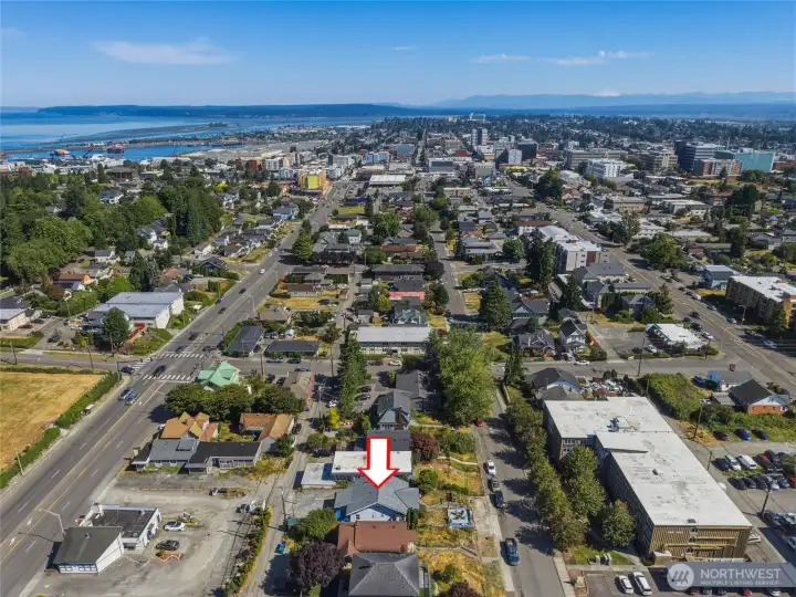 Easy to commute to both the north and south ends via Hwy 99 & I-5. Easy to commute to both the north and south ends via Hwy 99 & I-5.