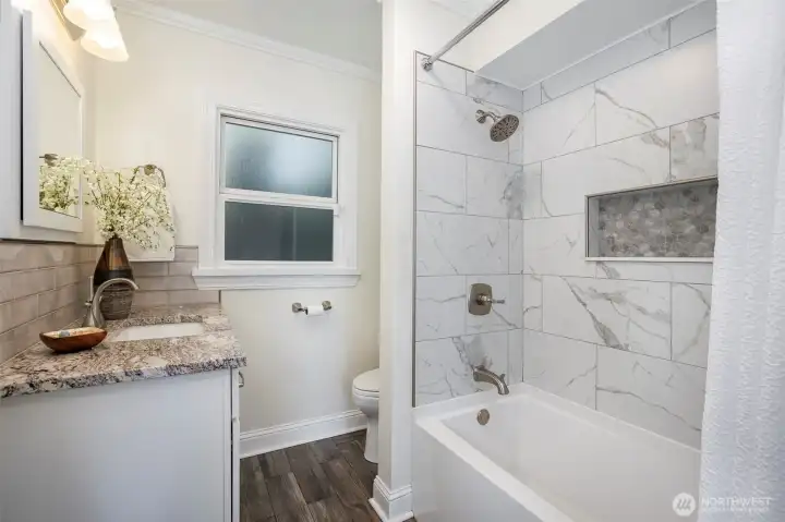 Main Level Full Bathroom Main Level Full Bathroom