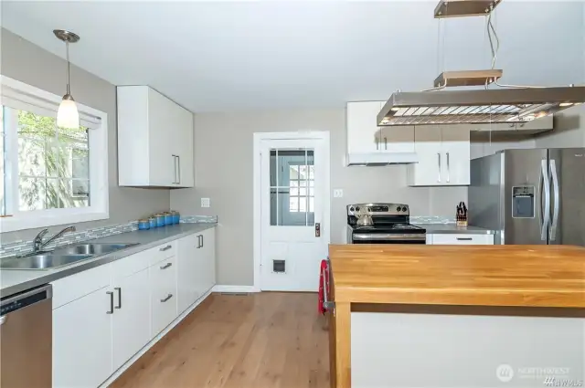 Large kitchen that bright and full of counter space