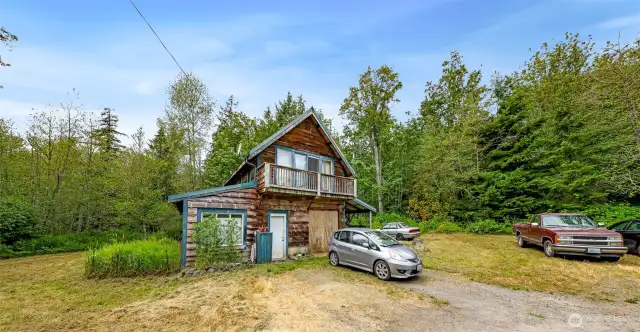 Back garage w/ one bedroom apartment above
