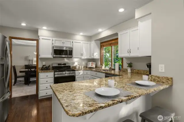 Brand new GAS range & microwave