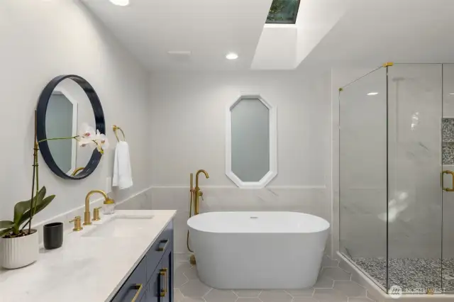 Fully renovated dream ensuite bathroom.
