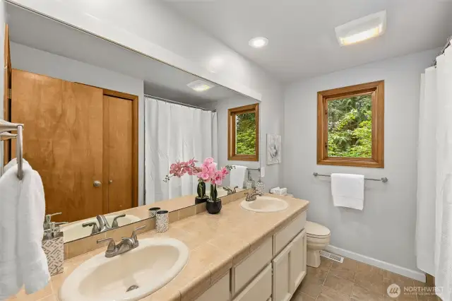 Upstairs hall bath with dual sinks.