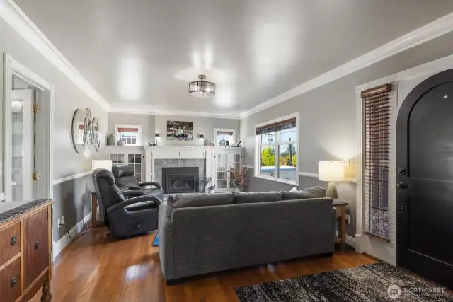 Cozy living room with all of the nostalgia from yesteryear!