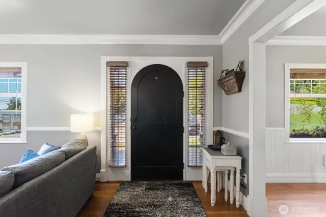 Look at that door!