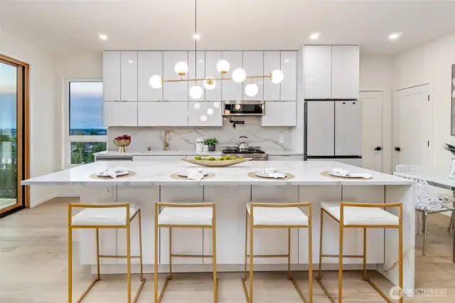 Oversized island for dining and prep