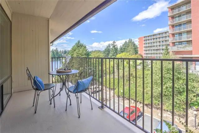 Another view of the large deck