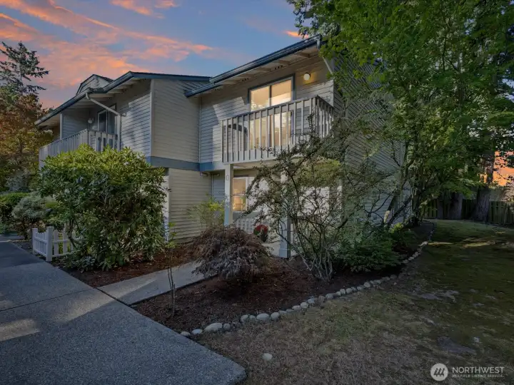 Cozy, private end-unit Townhome