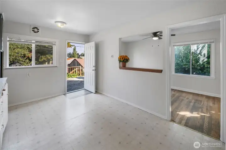 Eating area in the kitchen and back deck for easy bbqing and outdoor eating.