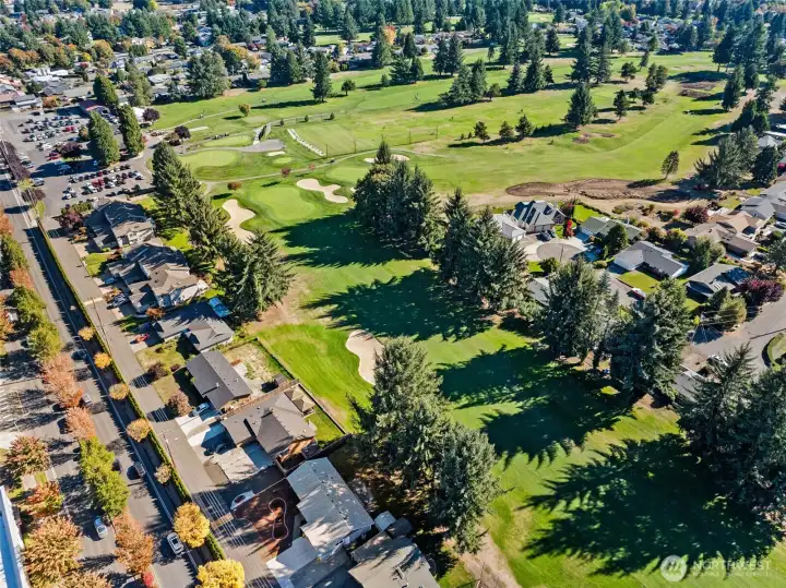 The low traffic street that accesses the home provides paved access to the home and offers a gentle stroll to the clubhouse and it's popular Fire Grill restaurant, pub and patio course-side seating.