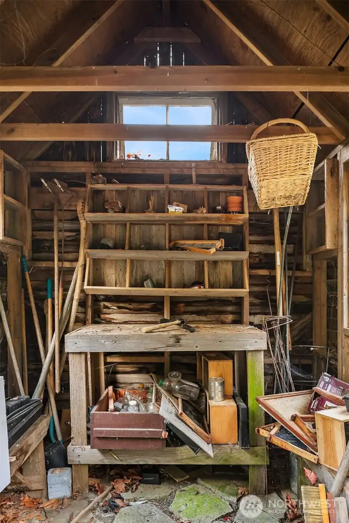 Potting and garden ready for your love!