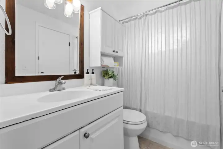 Upper level full bathroom