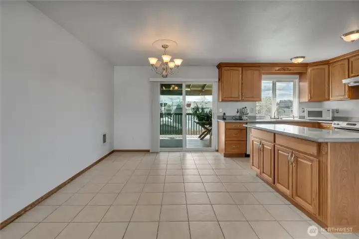 Dining, great space and room here for a large table and storage