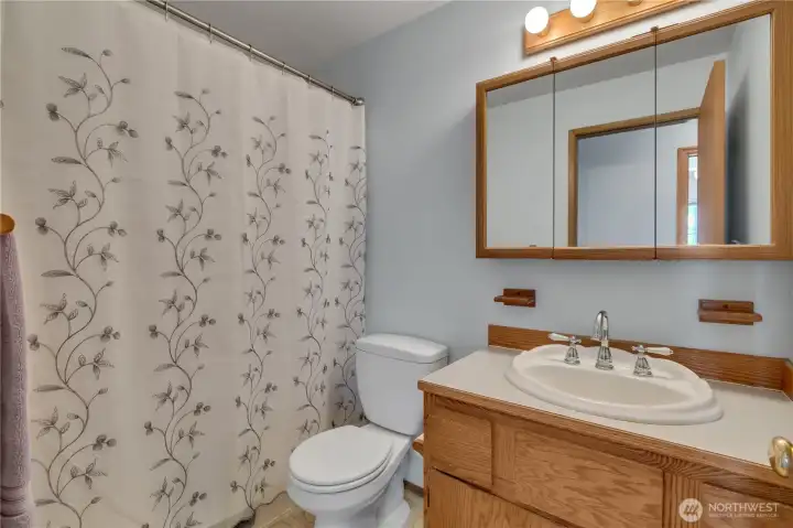 2nd full bath on upper floor