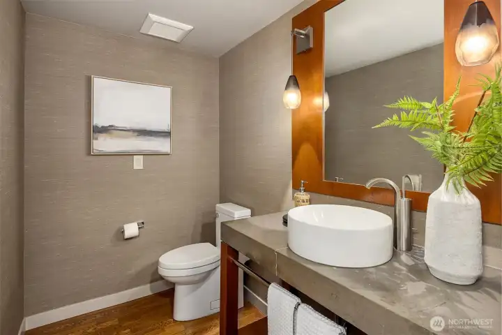 Main powder bath