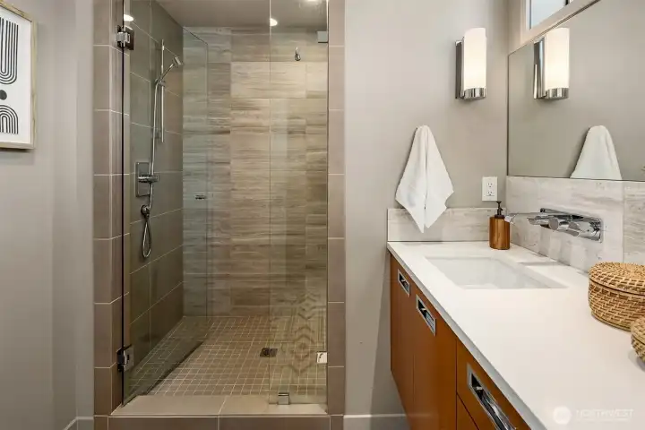 Main floor ensuite bath