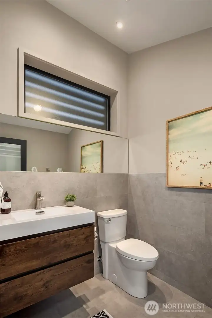Pool House bathroom