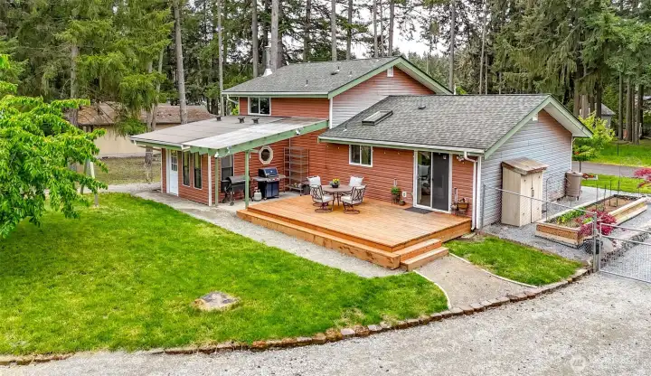 21' x 14' deck, covered BBQ area with garden area in the front /side yard.
