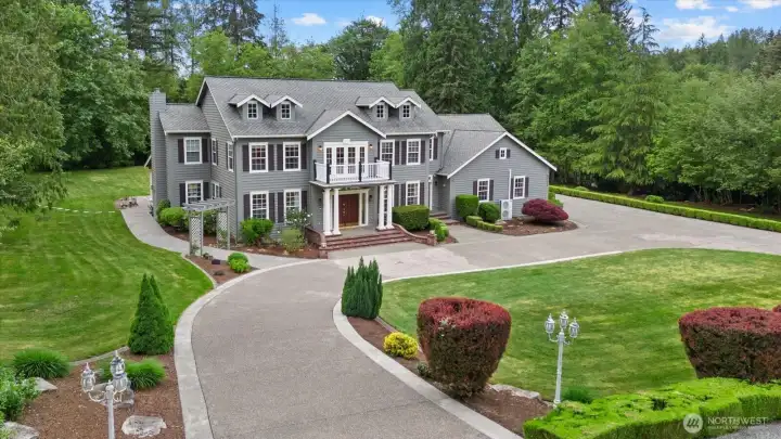 Beautiful 4,360 sq ft home in award winning Tahoma School District!