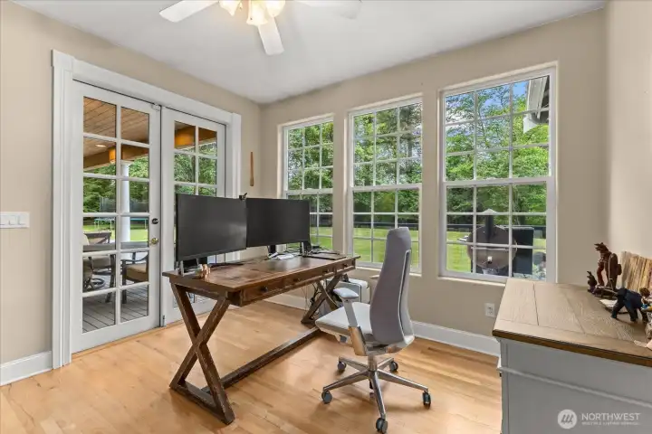 Ideal setup for remote work, hobbies, or guest accommodations
